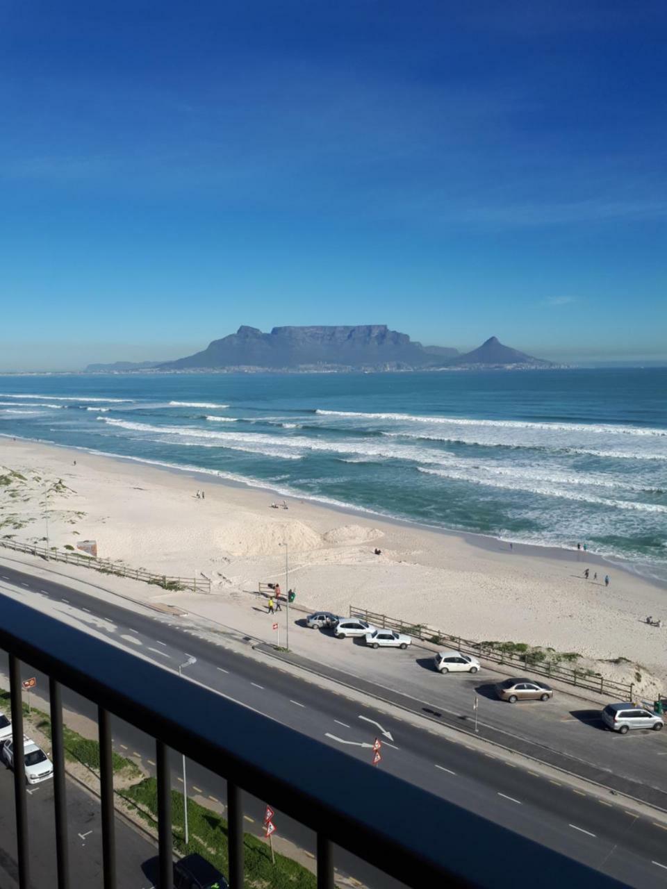 Blouberg Beachfront Apartment Bloubergstrand Eksteriør bilde